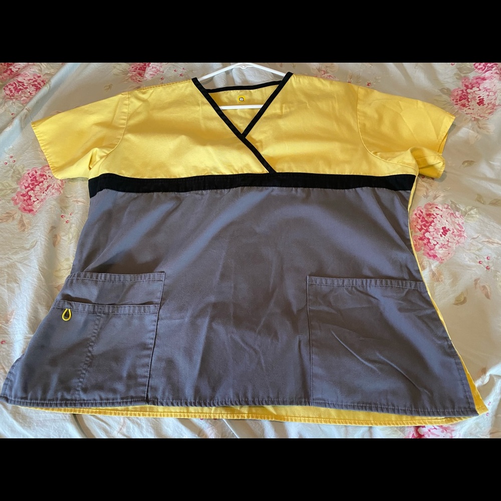 WonderWink scrub top